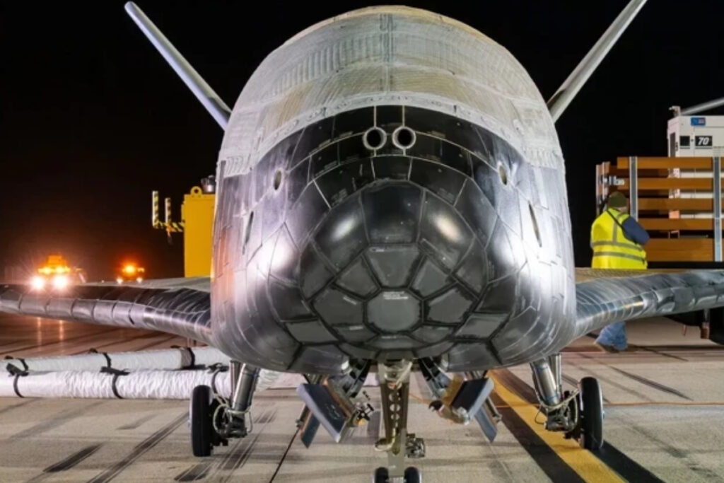 abd uzay kuvvetleri boeing uretimi x 37b insansiz ucagini falcon heavy ile uzaya gonderdi 3fERLh2f