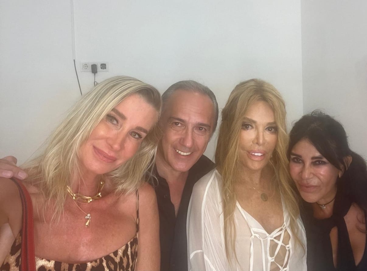 ajda pekkanin bodrum gunay restoranda verdigi konserin konuklarindan seyhan sapmaz ile suzan sabancinin hatirlattiklari cAqSrXrH