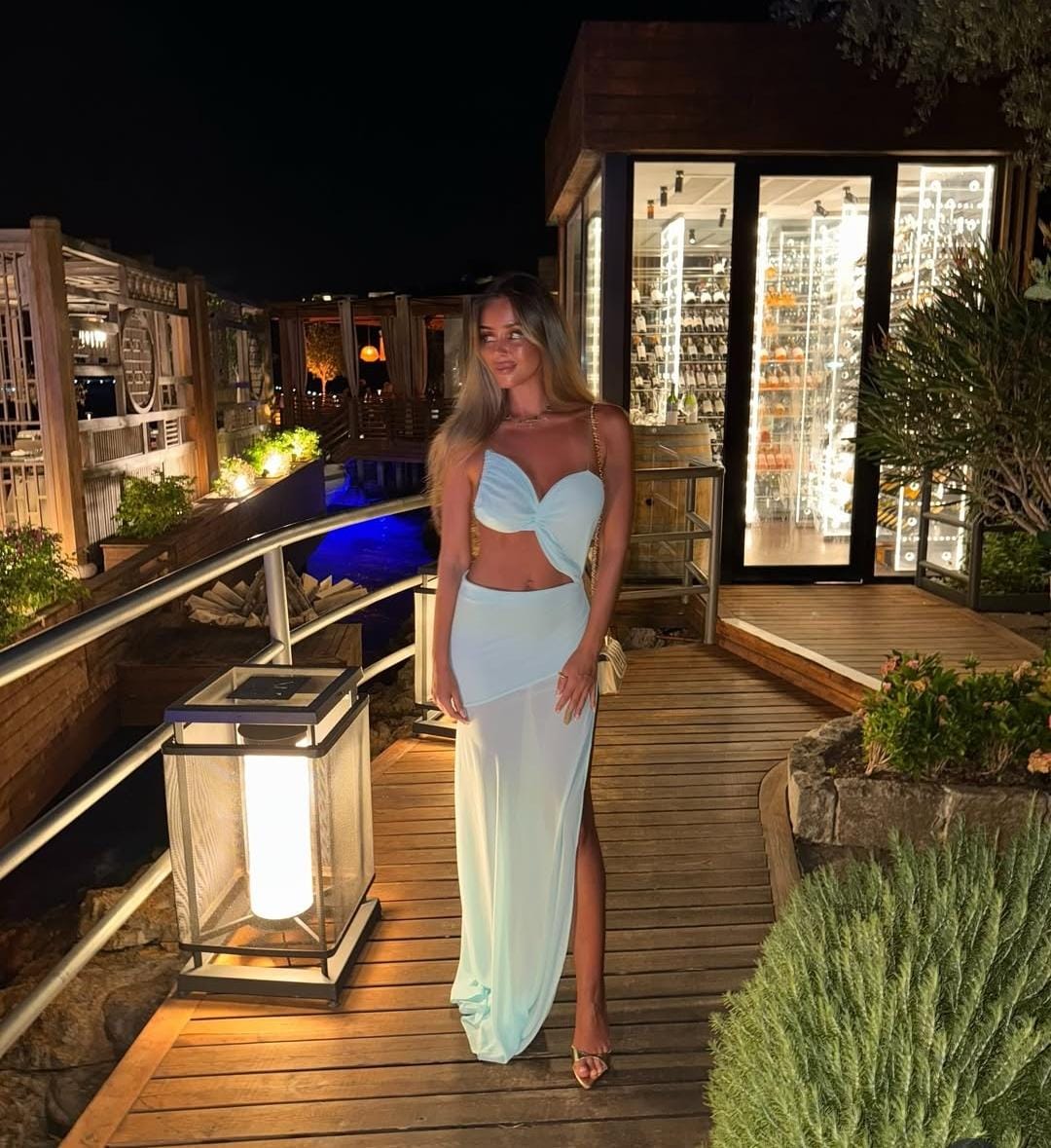 avustralyali televizyon yildizi zana pali bosanma surecinin stresini kiz arkadaslariyla bodrum tatilinde eglenerek atti