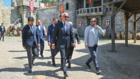 bakan ersoy unlu dizilerin cekildigi bozdag film platolarini ziyaret etti xNBdNYb4