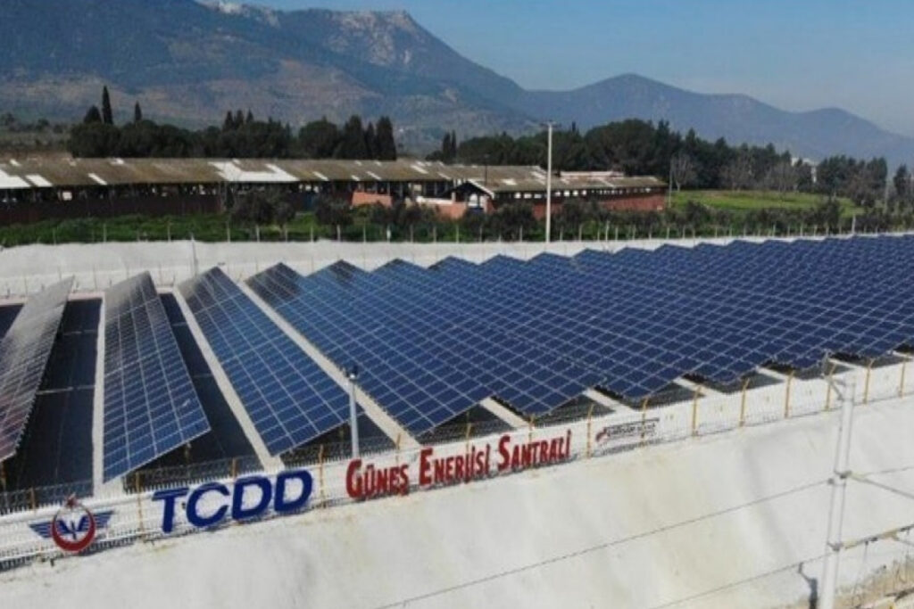 bakan uraloglu demir yolu tesislerinde 4 gunes enerjisi santralinin devreye alindigini bildirdi nNfUY2pn