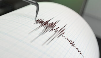 balikesirde 36 buyuklugunde deprem 2YWC3gnr