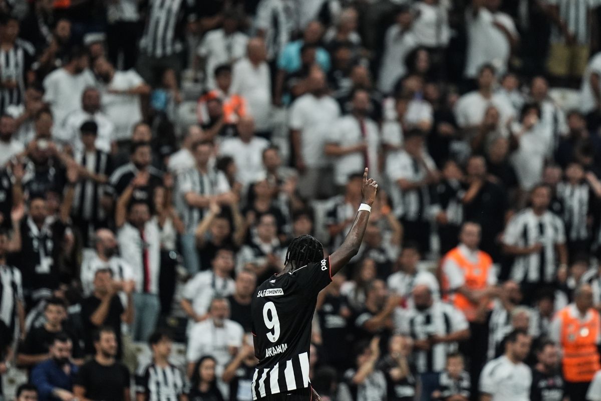 besiktas st patricksi 3 2 yenerek uefa konferans liginde play off turuna yukseldi 0 BcnzWO9V