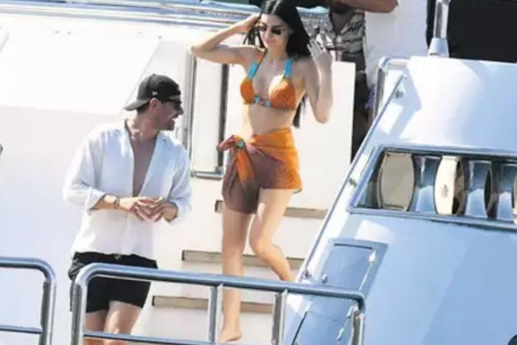 burcu kiratli ve birand tunca bodrum tatilinde cennet koyunda objektiflere takildi 9eR2iOcJ