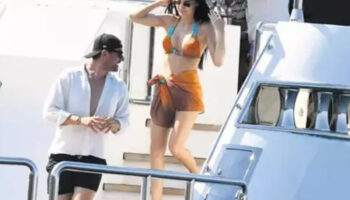 burcu kiratli ve birand tunca bodrum tatilinde cennet koyunda objektiflere takildi 9eR2iOcJ