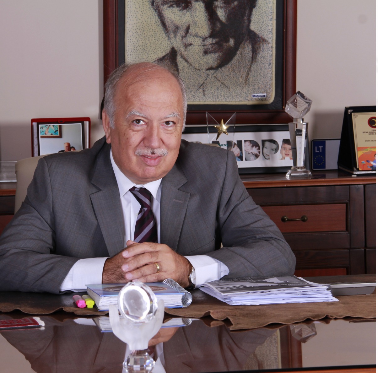 calisanlarini ikramiye zengini yapan ahmet yuceden sonra elopar grubu patronu mehmet sandal da calisanlarinin KCmCMqAR