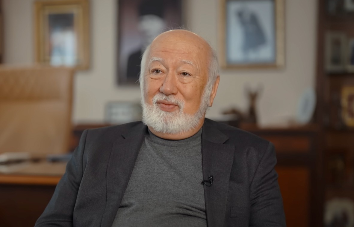 calisanlarini ikramiye zengini yapan ahmet yuceden sonra elopar grubu patronu mehmet sandal da calisanlarinin ceJhrWcz