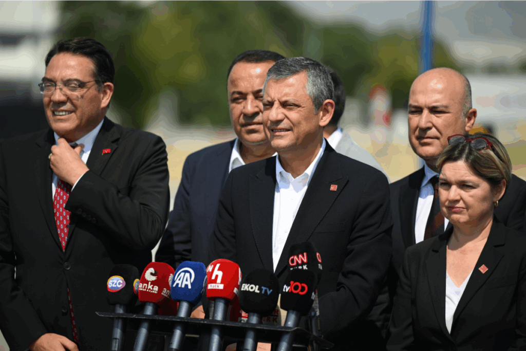 chp genel baskani ozgur ozel tusasi ziyaret etti uzerine titrenmesi gereken gozbebegimiz bir kurum VXdlsW6z