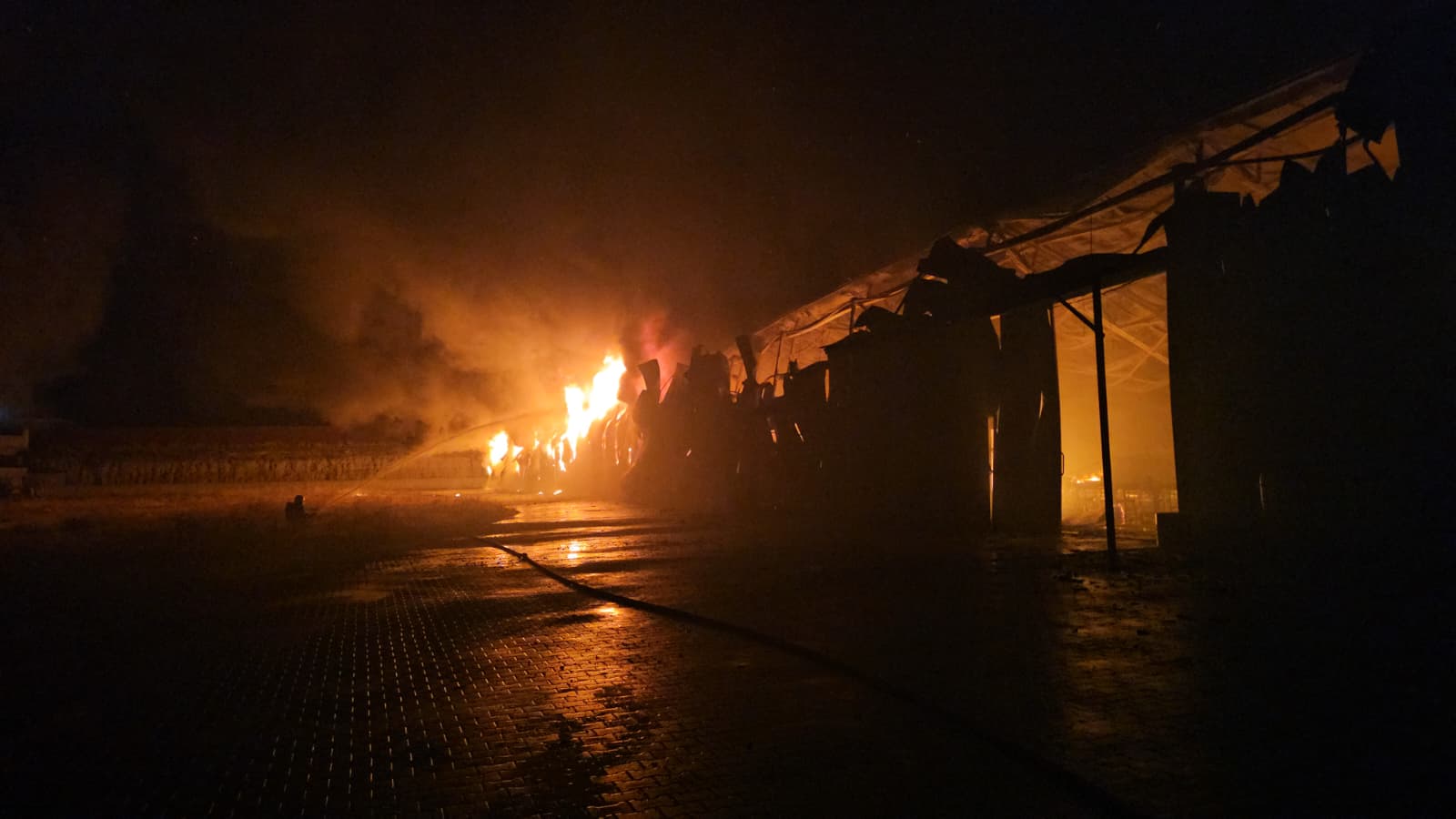 corumda organize sanayideki tekstil fabrikasinda yangin cikti 0 sJKRs6rr
