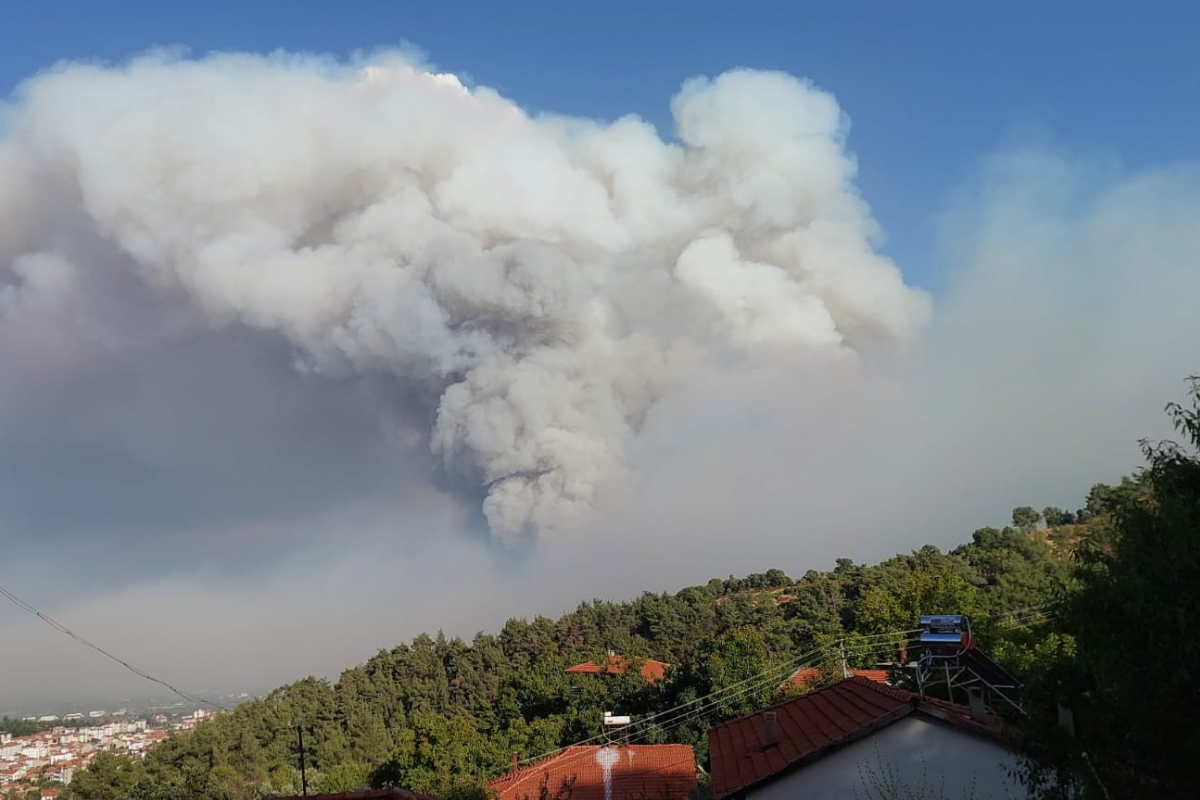 denizlideki orman yangini ucuncu gununde 2 mahalle bosaltildi 0 6rmduc8c