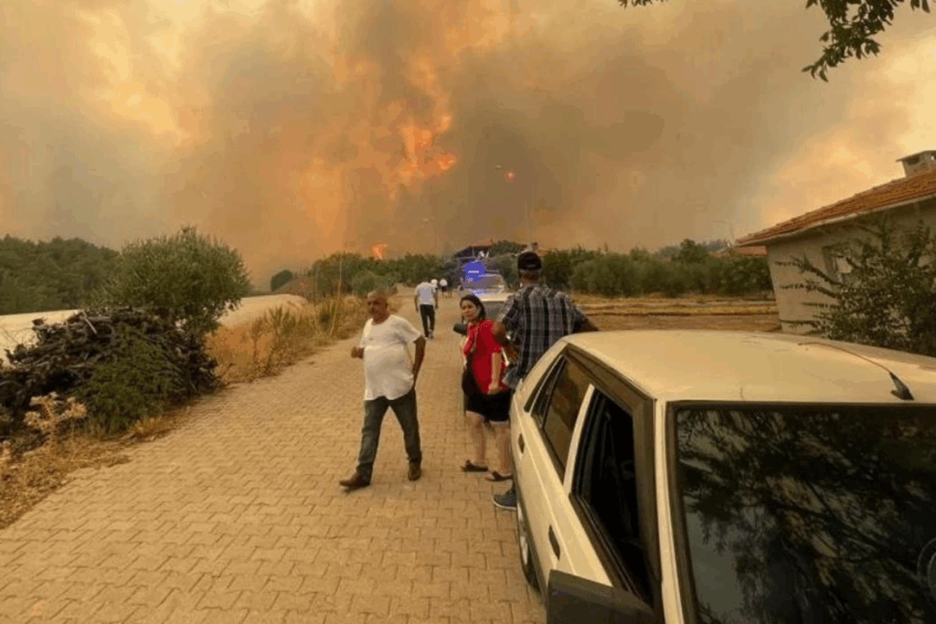 denizlideki orman yangini ucuncu gununde 2 mahalle bosaltildi XICO3KnH