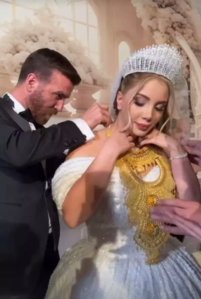 dort ay once asiret dugunuyle evlenen ve 5 kilo altin takilan aleyna dalveren bosanma s9TRLKU2
