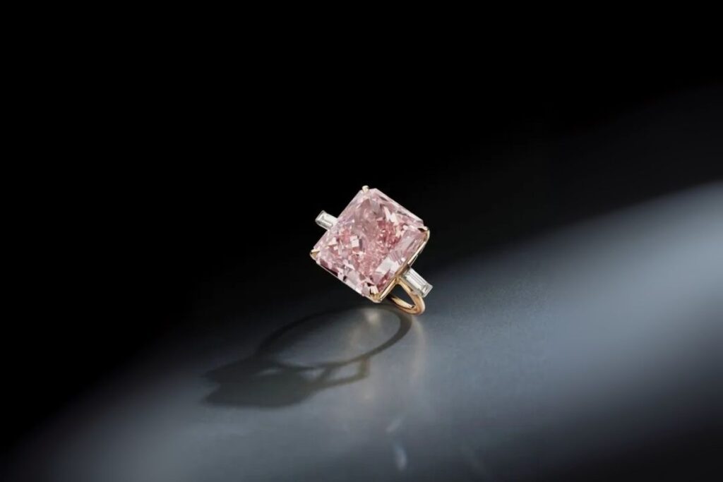 dubaide 25 miyon dolarlik pembe elmas soygunu kQiiI86G