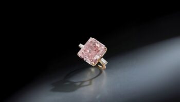 dubaide 25 miyon dolarlik pembe elmas soygunu kQiiI86G