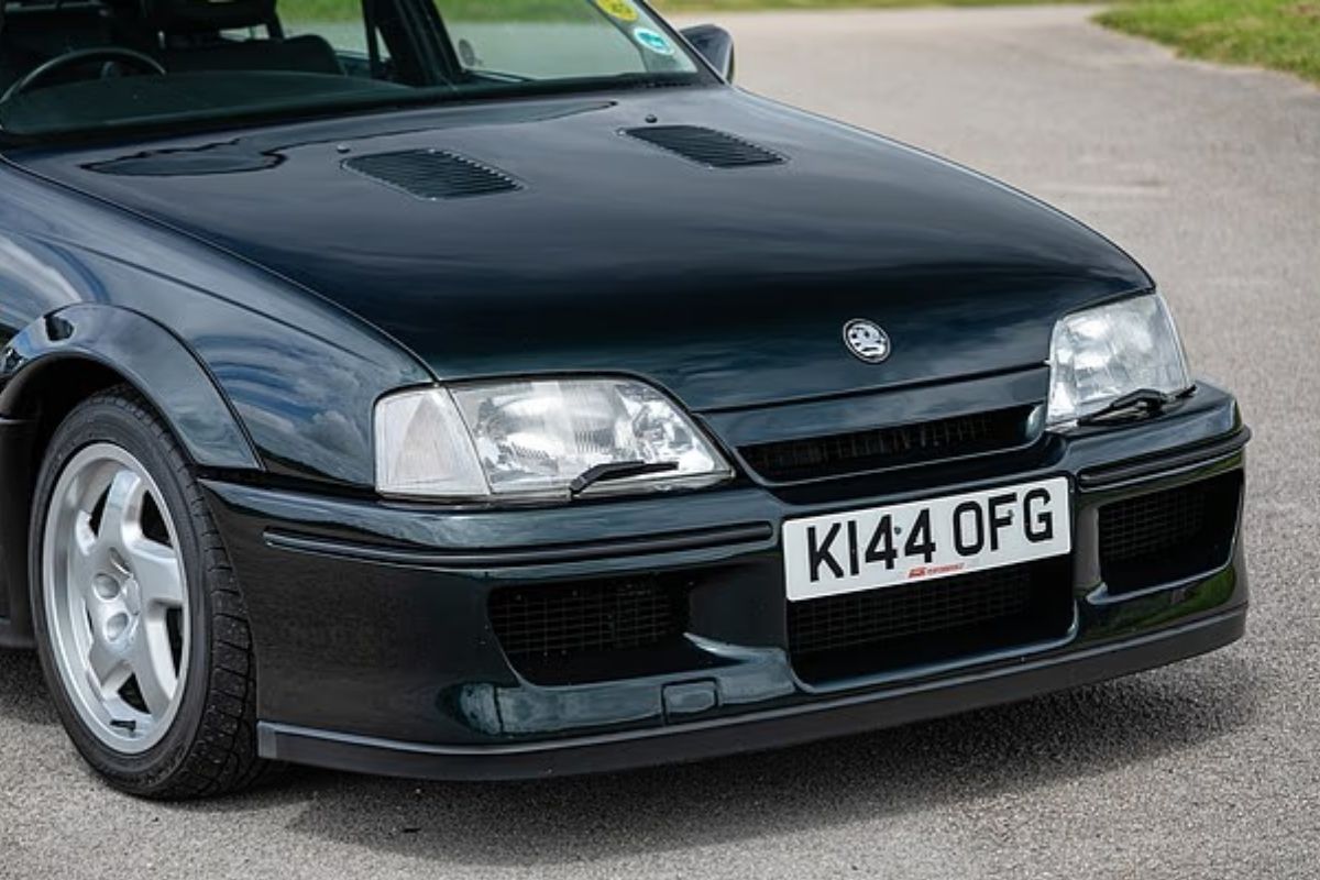 dunyada yalnizca 950 adet uretilen 1993 model nadir otomobil lotus carlton muzayedede satisa cikiyor PtGvJnN6