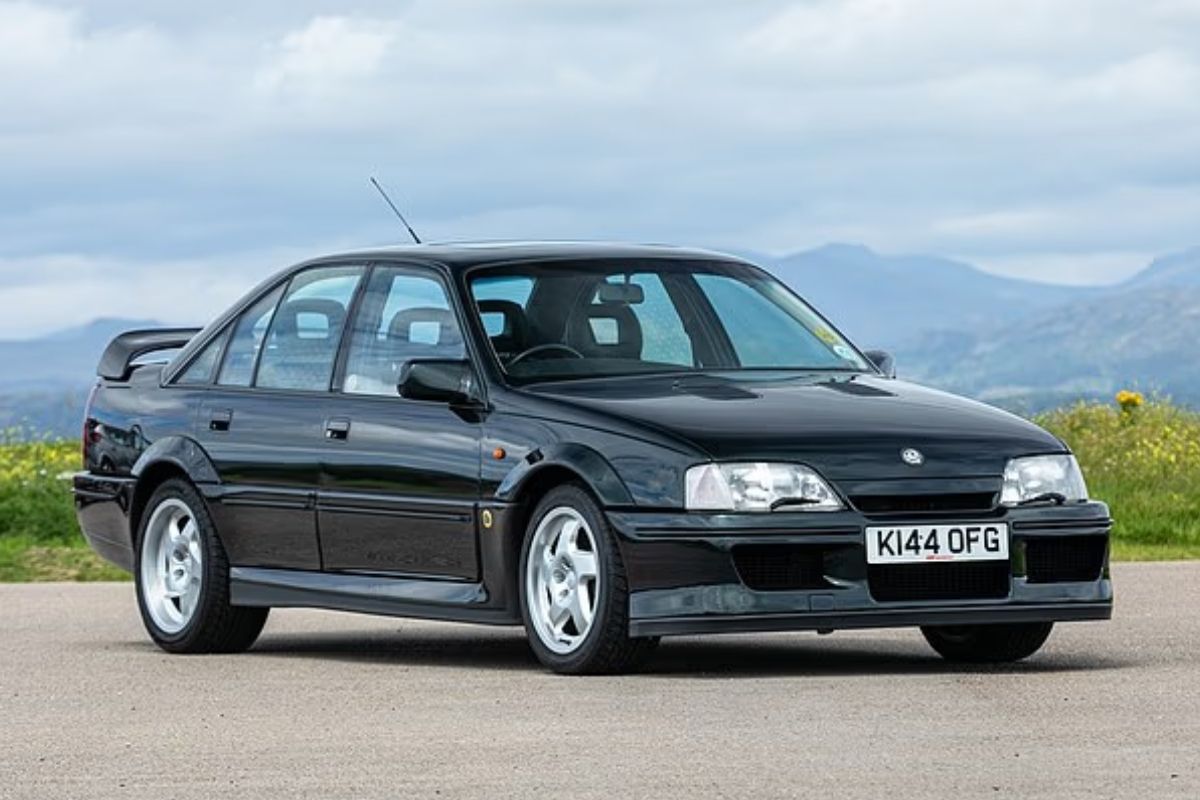 dunyada yalnizca 950 adet uretilen 1993 model nadir otomobil lotus carlton muzayedede satisa cikiyor VmGLOqgK