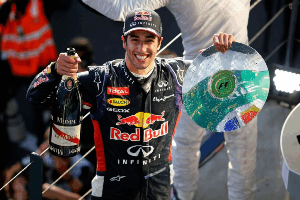 eski f1 pilotu daniel ricciardo motosiklet kazasi gecirdi cMv5dN42