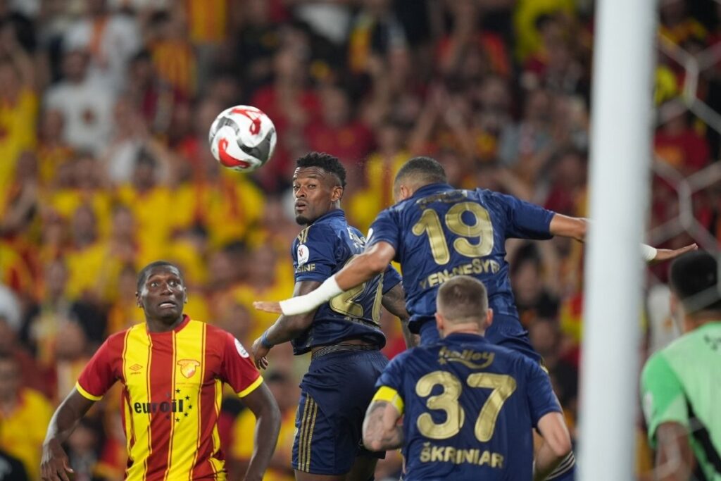 fenerbahce maci 9 kisi tamamlayan goztepeyle berabere kaldi lige puan kaybiyla basladi fjIrpHug
