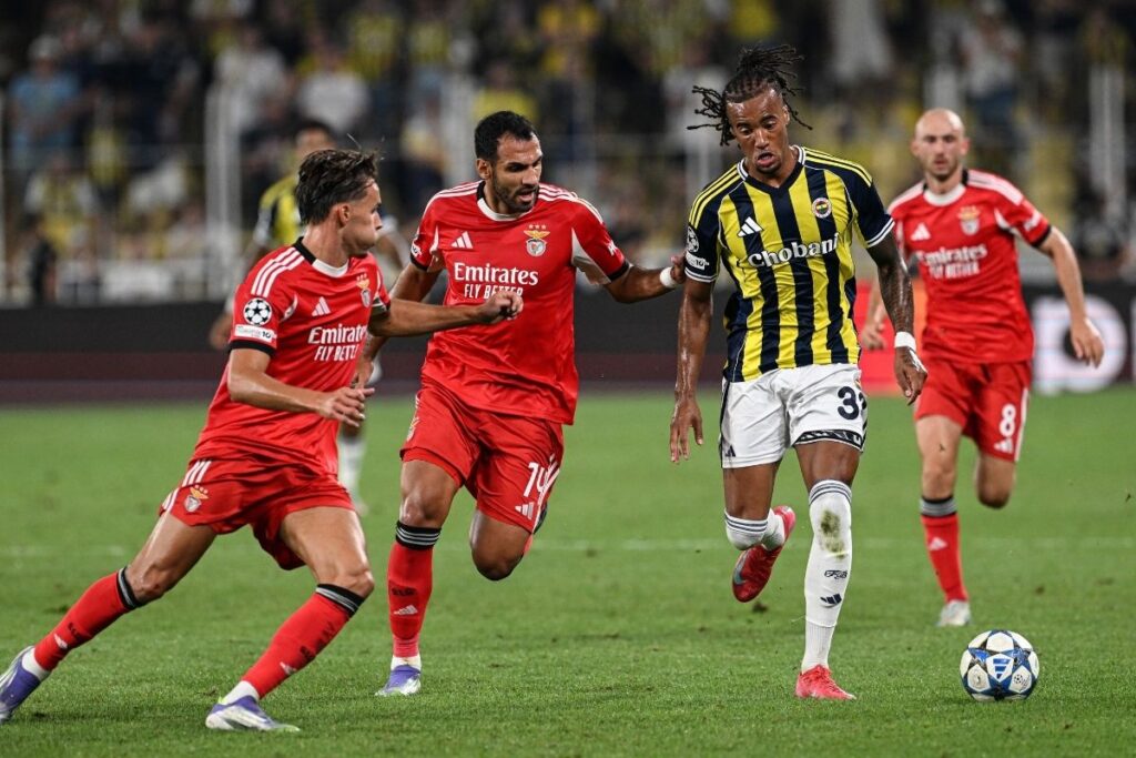 fenerbahce sampiyonlar ligi play off turunda benfica ile berabere kaldi turu portekizdeki rovansa birakti QlqeSH5f