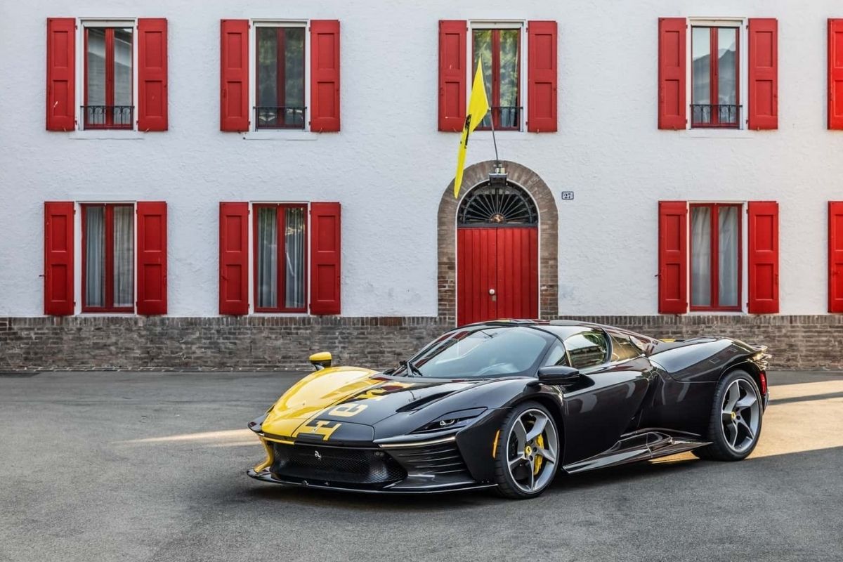 ferrari daytona sp3 muzayedede 26 milyon dolara satilarak tarihe gecti 0 mHrCkHPf