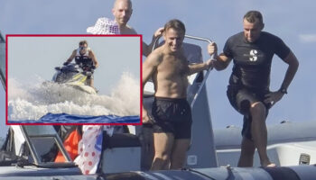 fransa cumhurbaskani macron esi brigitte ile tatile cikti macronun jetskideki goruntuleri dikkat cekti 48d5z33D