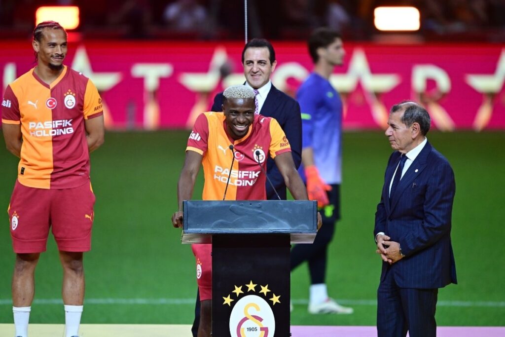 galatasaray osimhen ve sane icin imza toreni duzenledi osimhen turkce merhaba galatasaray dedi V8XOij5Q