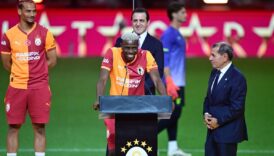 galatasaray osimhen ve sane icin imza toreni duzenledi osimhen turkce merhaba galatasaray dedi V8XOij5Q