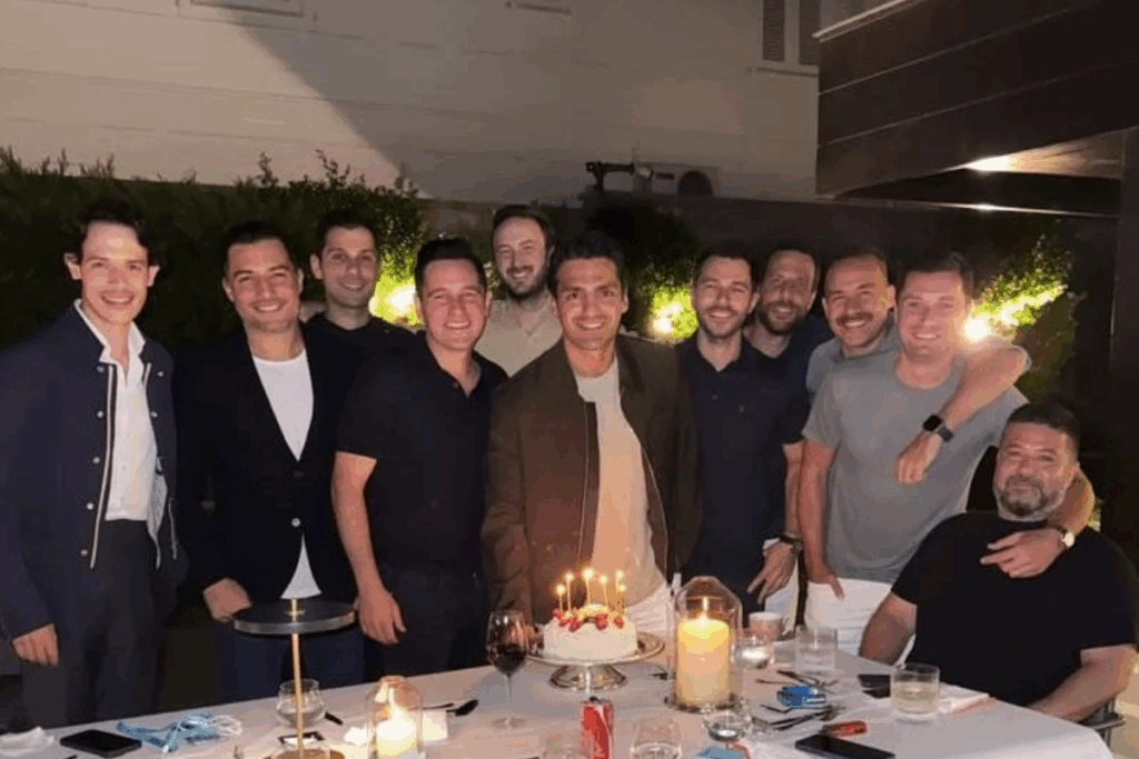 hakan sabancinin ayrilik acisi kisa surdu arkadasinin dogum gunu kutlamasinda eglendi NQpHwMJP