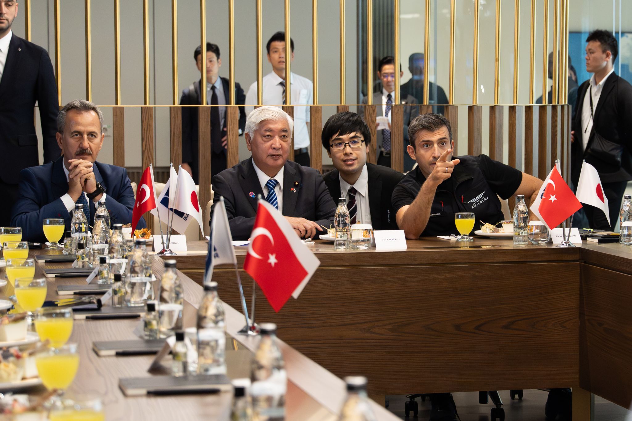 haluk bayraktar babasi ozdemir bayraktarin japonya anisini nostaljik bir fotografla paylasti 2 pjqBBb4c