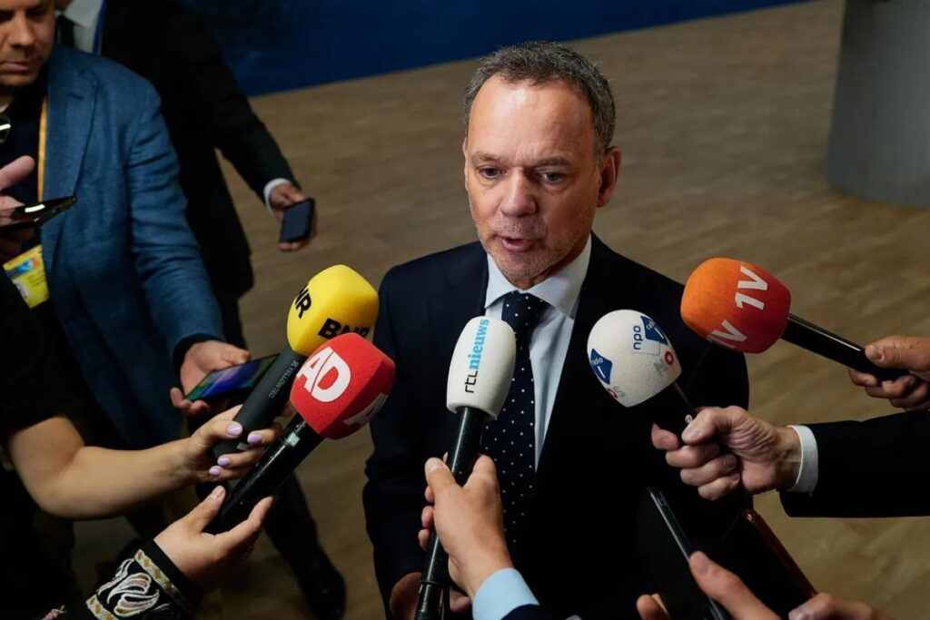 hollanda disisleri bakani caspar veldkamptan israil istifasi QKYP9Ghl