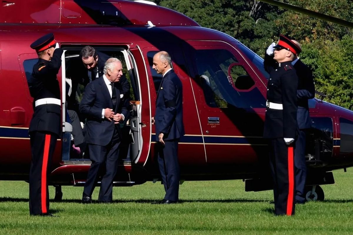 ingiltere krali charles baykarin ortaklik kurdugu italyan devi leonardodan 2 cevreci helikopter alacak 2 ZdeblFpN