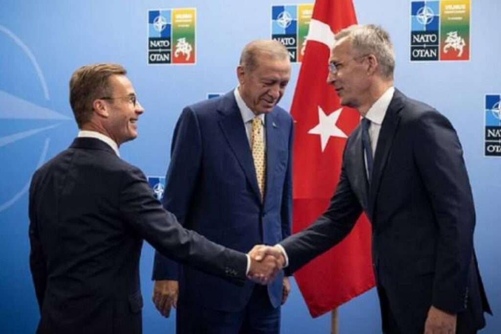 isvecli diplomat nato gorusme dosyalarini havalimanindaki tuvalette unuttu cQ2IaJGg