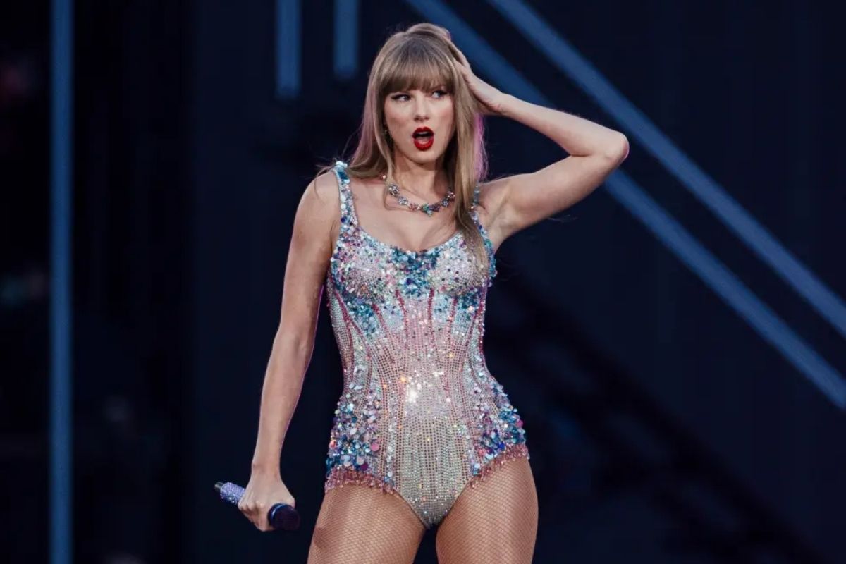 kaliforniyadaki orman yanginlarinda taylor swiftin beverly hillsteki evine siginan unlu sarkici zo kravitz banyoyu 7MKPu2SI
