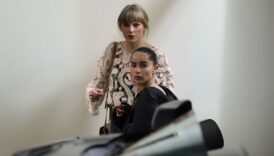 kaliforniyadaki orman yanginlarinda taylor swiftin beverly hillsteki evine siginan unlu sarkici zo kravitz banyoyu hy92Skaj