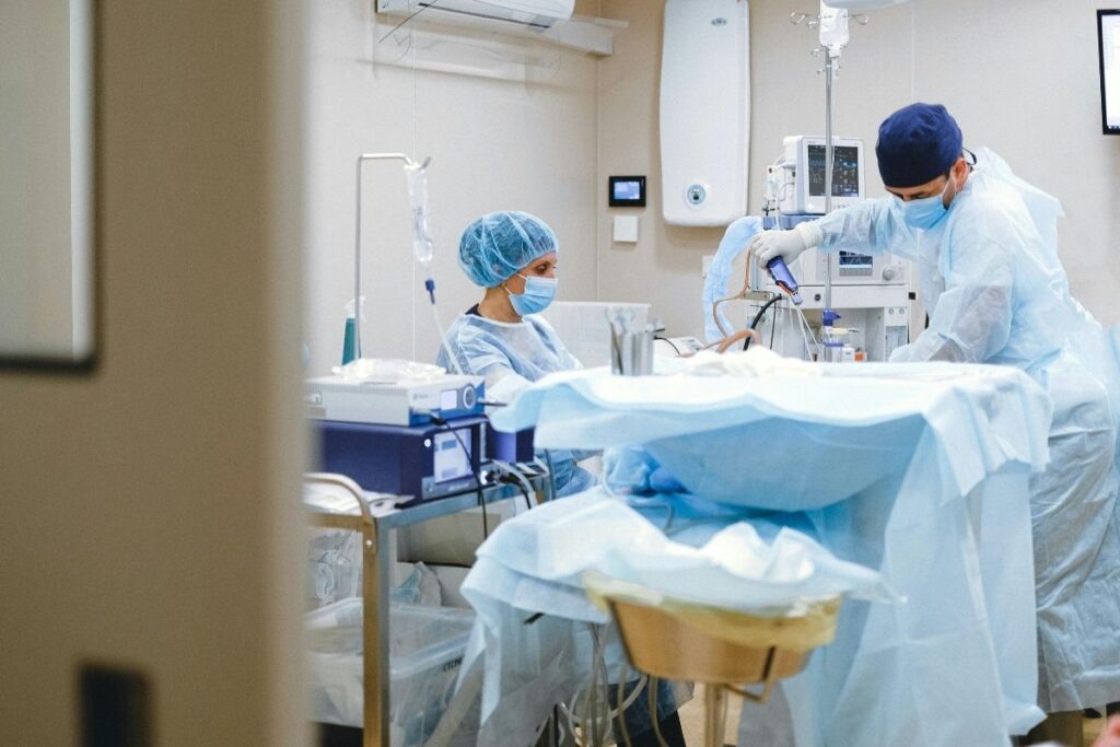 kamu hastanelerinde artik aksam saatleri ve hafta sonu da ameliyat yapilacak cU4FYZrx