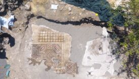 mezar kazarken bulunan mozaikte icinde hac motifi bulunan davud yildizi sembolu tespit edildi s9XMt5Pe