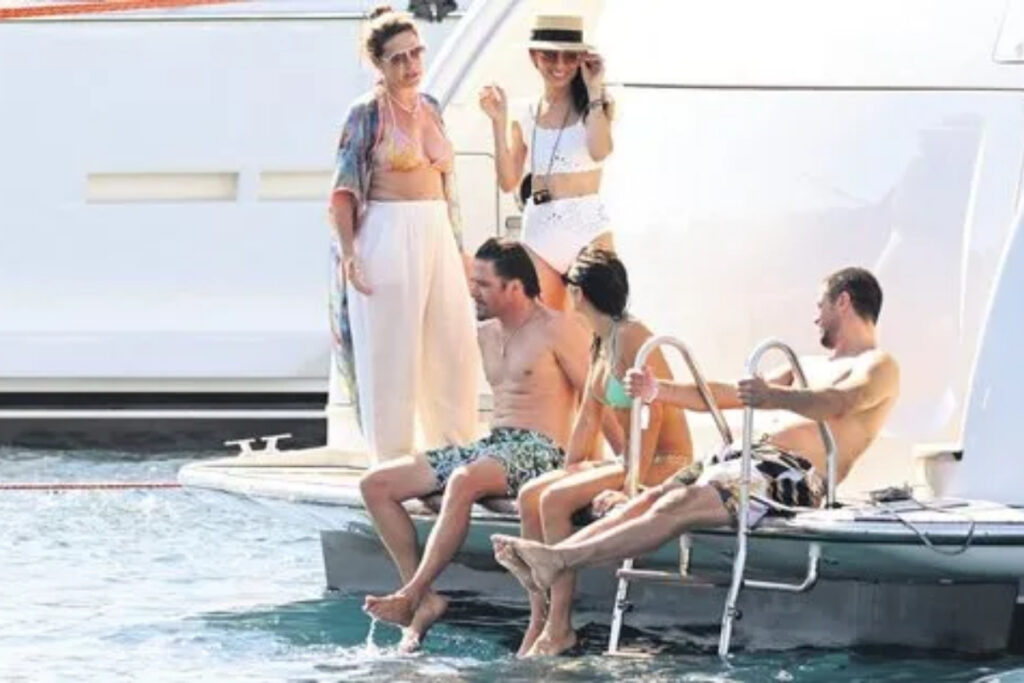 moda devi veliahdi francesca versace bodrum tatilinde iYBx9Cq7