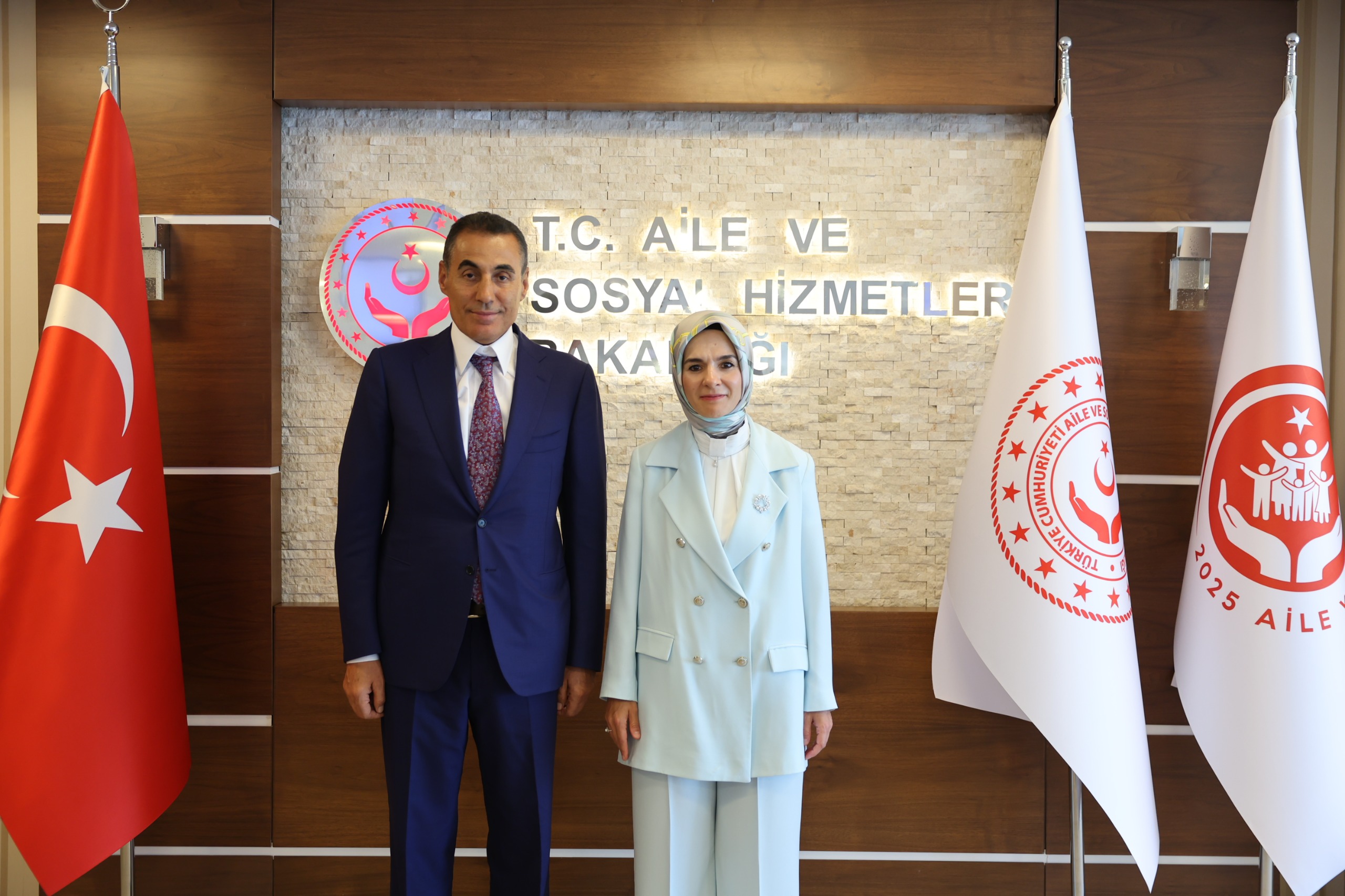 moi muayene istasyonlarinda kadin istihdamini ve dijitallesmeyi artirma karari aldi projeyi bakan mahinur goktasa QivN2kyz