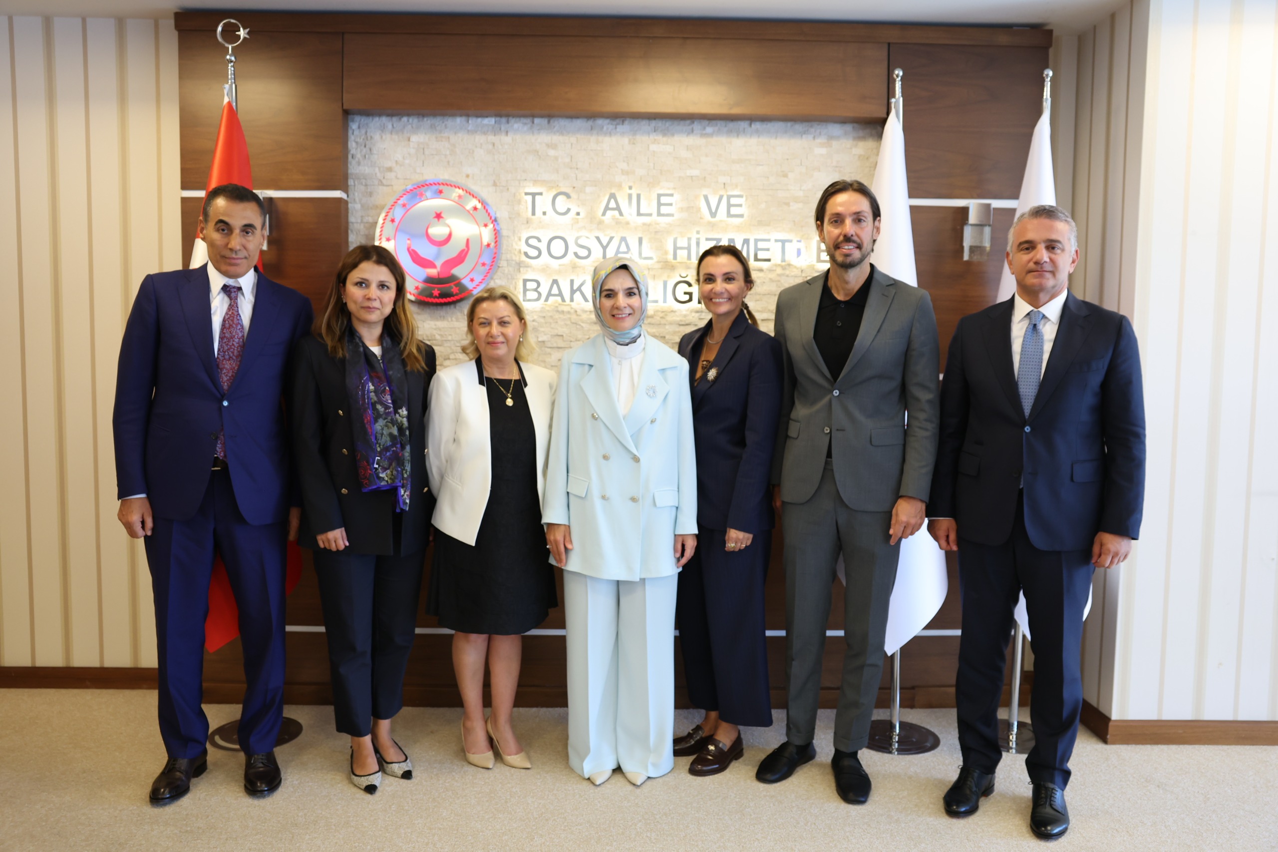 moi muayene istasyonlarinda kadin istihdamini ve dijitallesmeyi artirma karari aldi projeyi bakan mahinur goktasa cFdQeqj4
