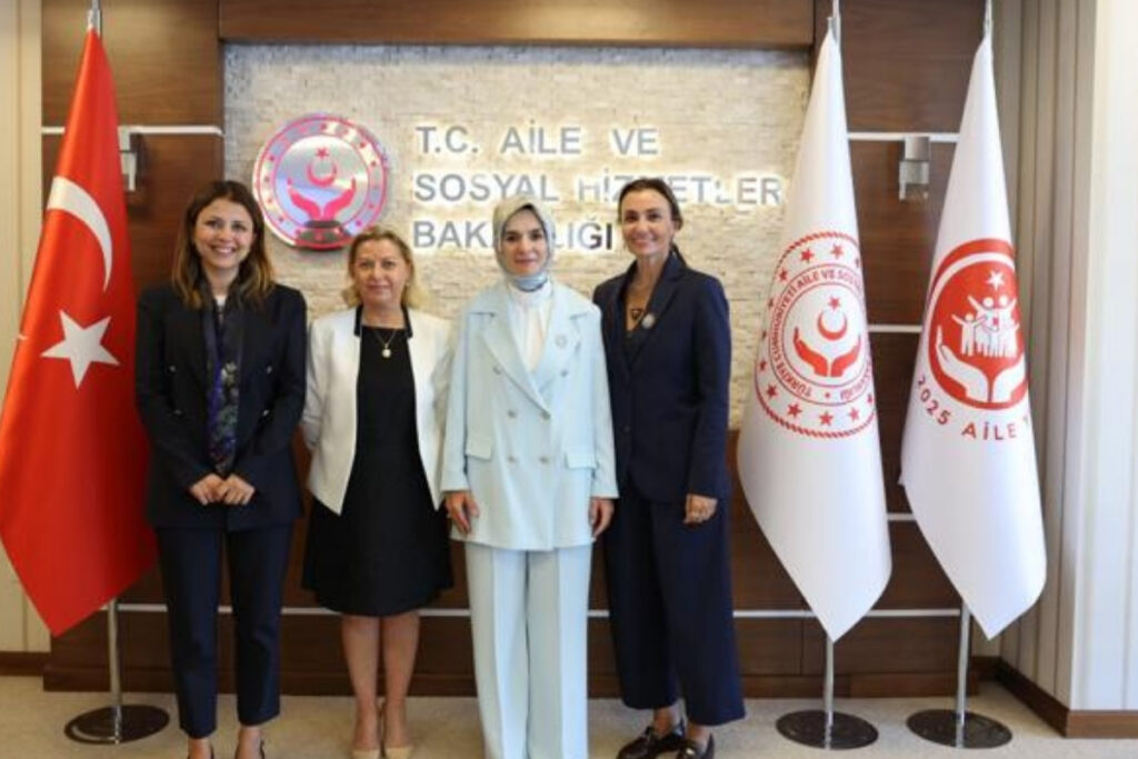moi muayene istasyonlarinda kadin istihdamini ve dijitallesmeyi artirma karari aldi projeyi bakan mahinur goktasa xBOqfHEP
