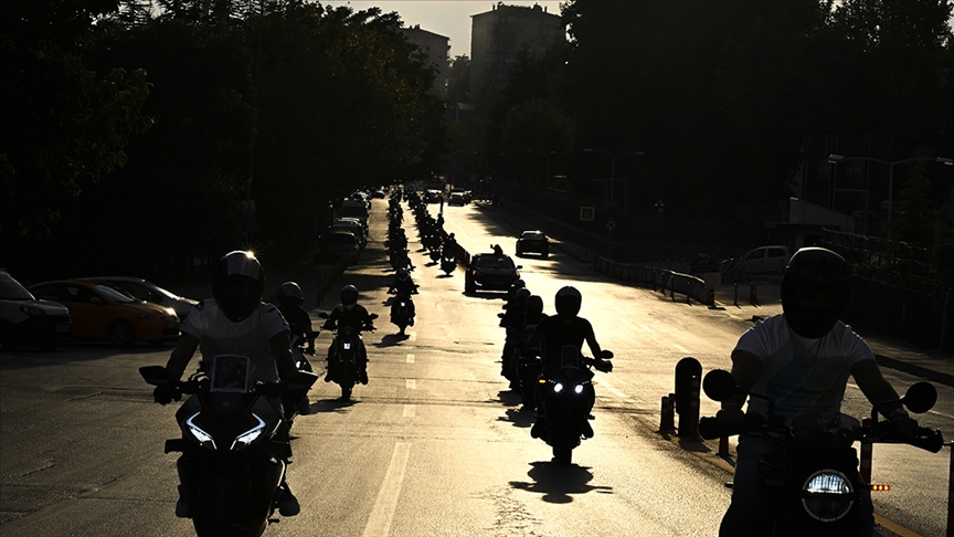motosikletlilerin kural tanimazligi istanbul sokaklarinda her gecen gun kaosa donusuyor turkiye hindistan mi oluyor m7T5cdwa