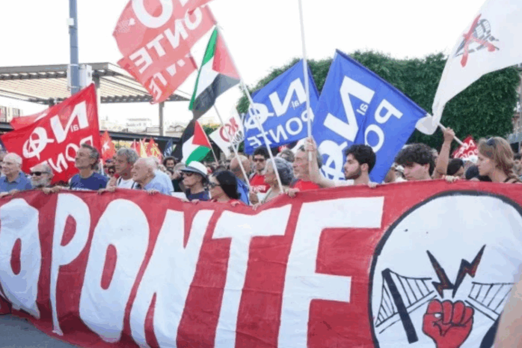sicilyada binlerce kisi italya ile sicilyayi baglayacak kopruyu protesto etti Y9drcwk1