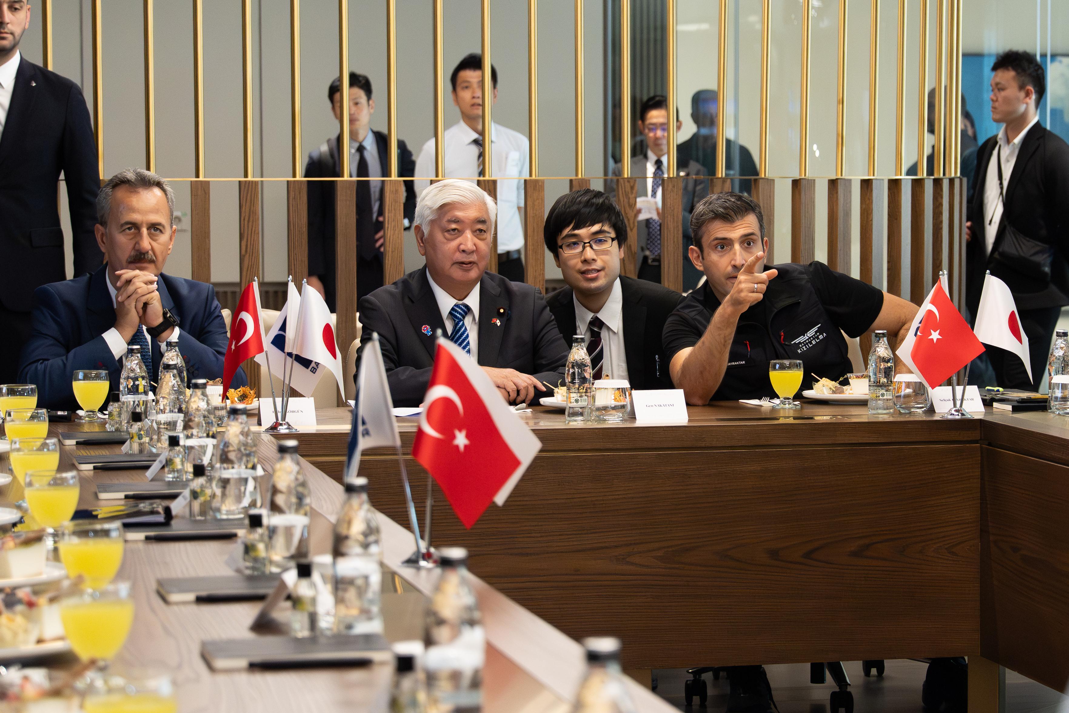 silahli iha icin 676 milyon dolar kaynak ayiran japonyanin savunma bakani nakatani baykari ziyaret jAWw6WnA