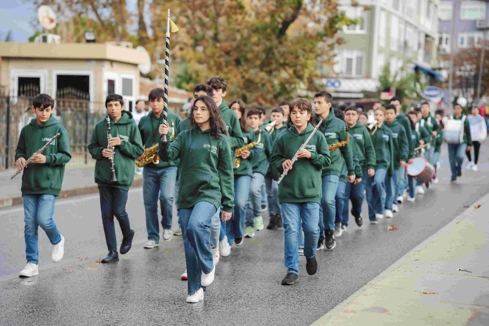 soz konusu egitimse yardima kosariz cagrisiyla darussafaka 2 kasimdaki istanbul maratonunda bagis kampanyasi yurutecek hUpCEFei