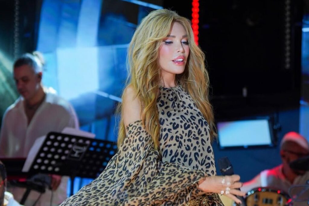 super star ajda pekkandan jennifer lopez imaji PCaDE3SC