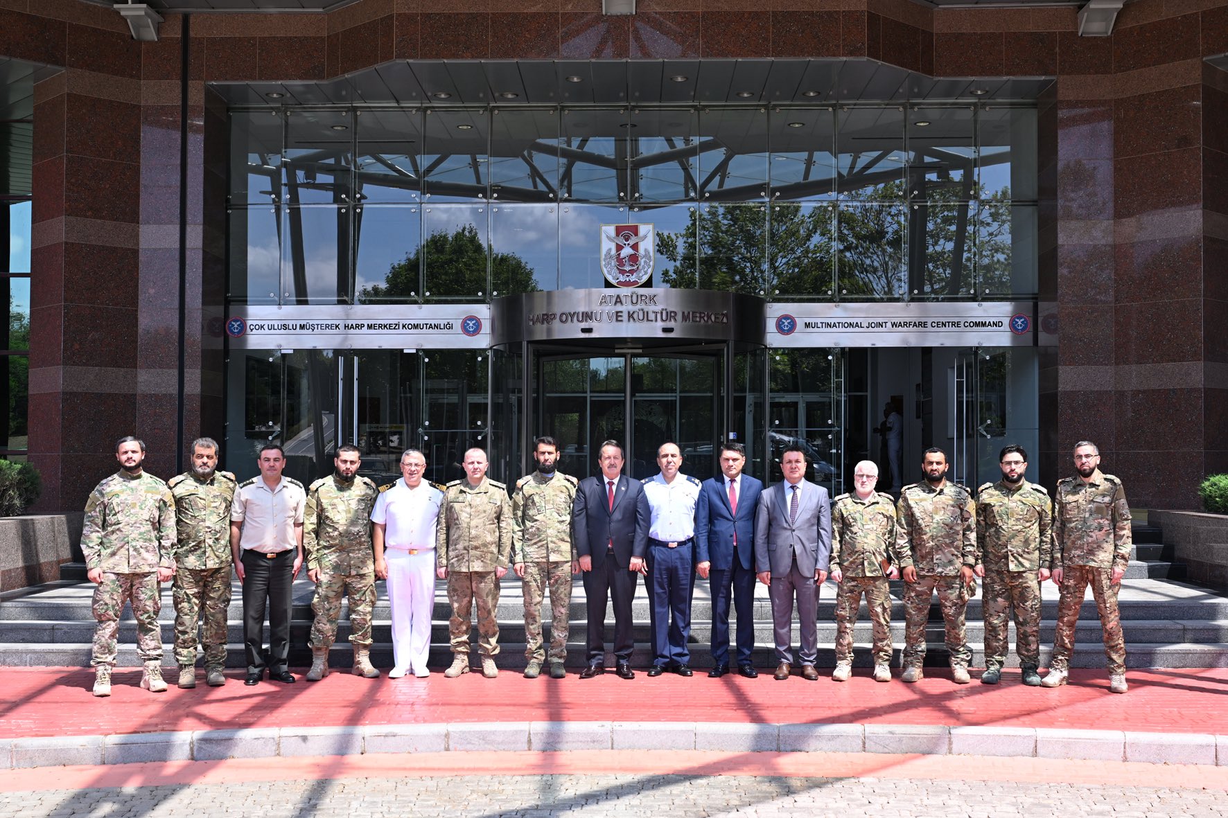 suriye savunma bakanligindan turkiyenin harp enstitulerine ziyaret 0 YmXnuWZB