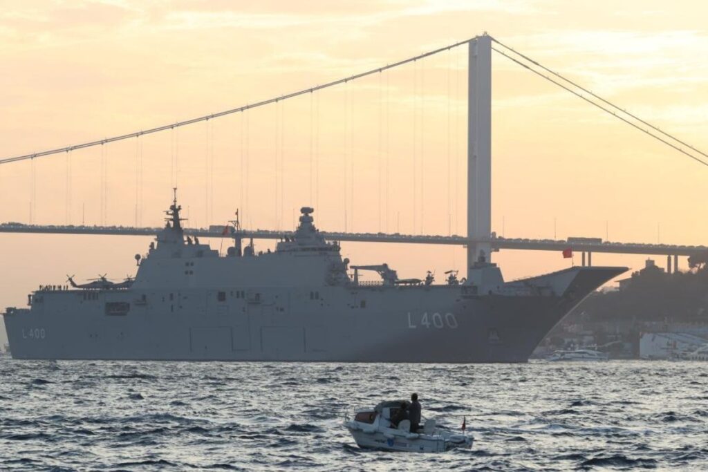 tcg anadolu zafer yolculugu icin canakkaleden istanbula hareket etti Ufb6BP5M