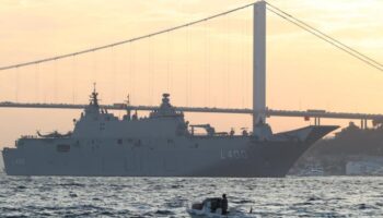 tcg anadolu zafer yolculugu icin canakkaleden istanbula hareket etti Ufb6BP5M
