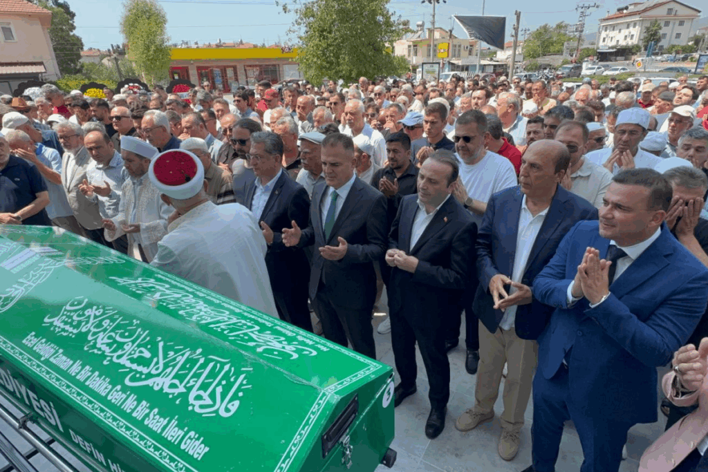trafik kazasinda olen eski ak parti milletvekili ali boganin cenaze namazini kardesi imam mehmet GCtXzT8n