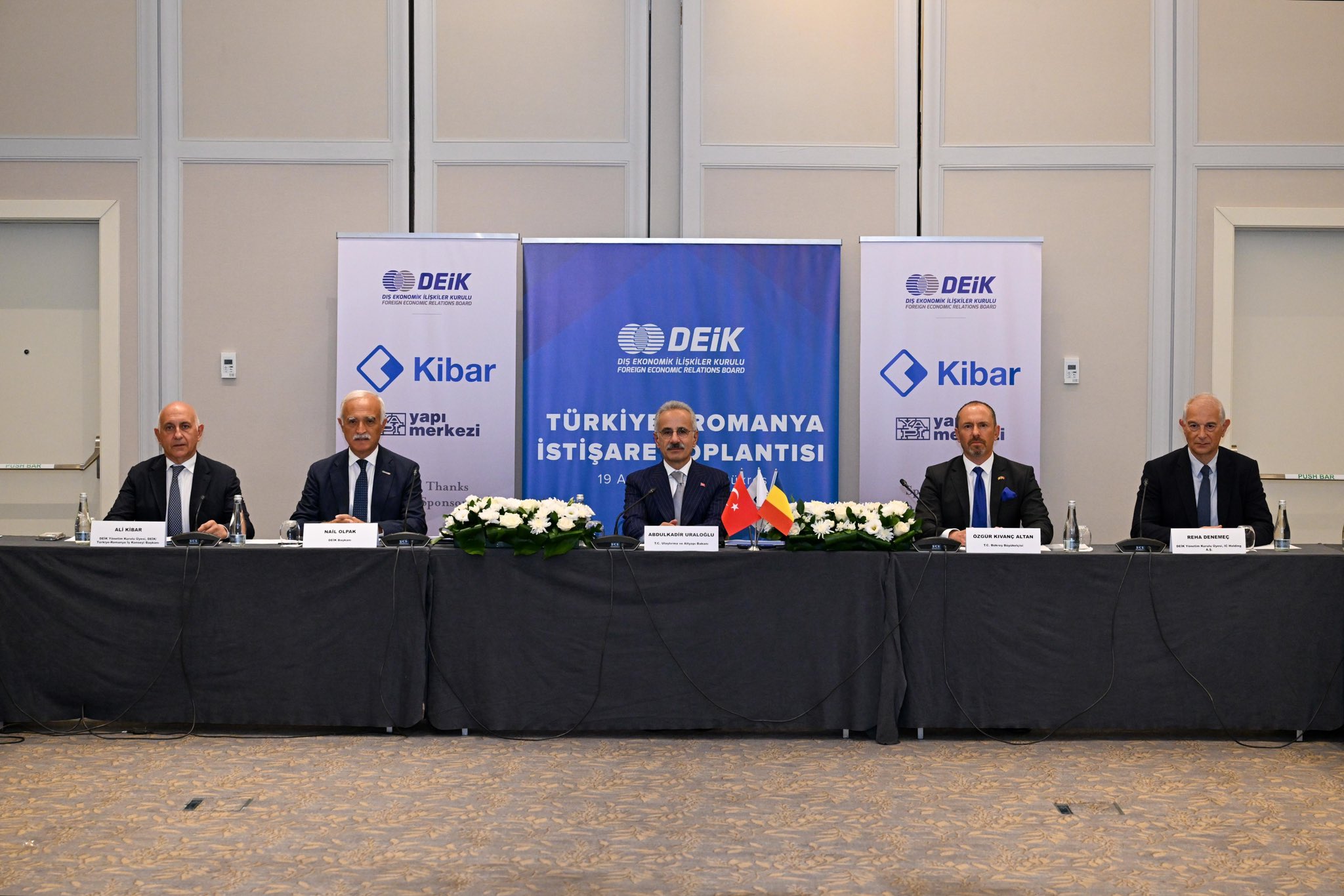 turkiye romanya yuvarlak masa toplantisi yapildi ulastirma ve altyapi bakani abdulkadir uraloglu da katildi 0 2PJqtAps